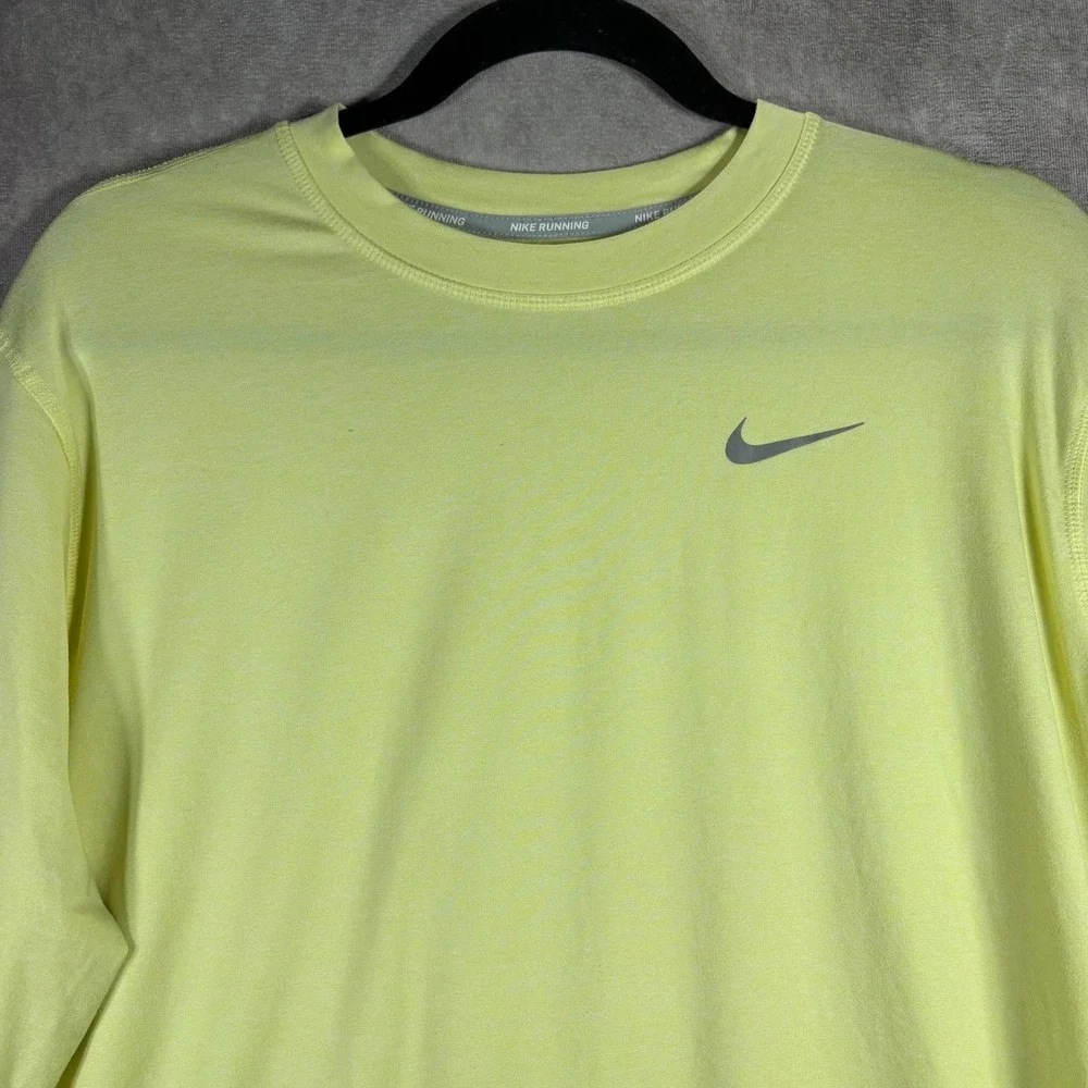 Nike Shirt Mens Size XL Yellow Dri-Fit Running Long Sleeve Activewear Gym Active
